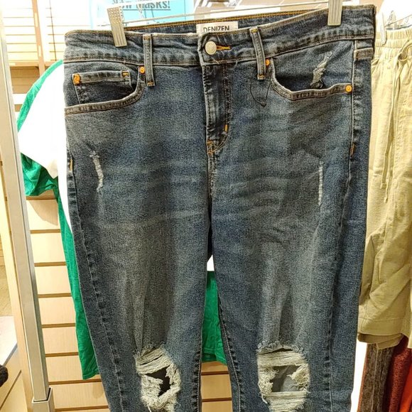 Denizen Levi's® Women's Mid-Rise Boyfriend Jeans - Picture 4 of 10